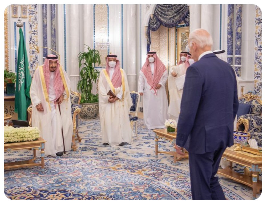 sabahalkhozai's tweet photo. خادم الحرمين الشريفين ملك العرب سلمان بن عبدالعزيز آل سعود يستقبل السفير الامريكي في قصر السلام بمدينة جدّة… https://t.co/71L75CuVrQ