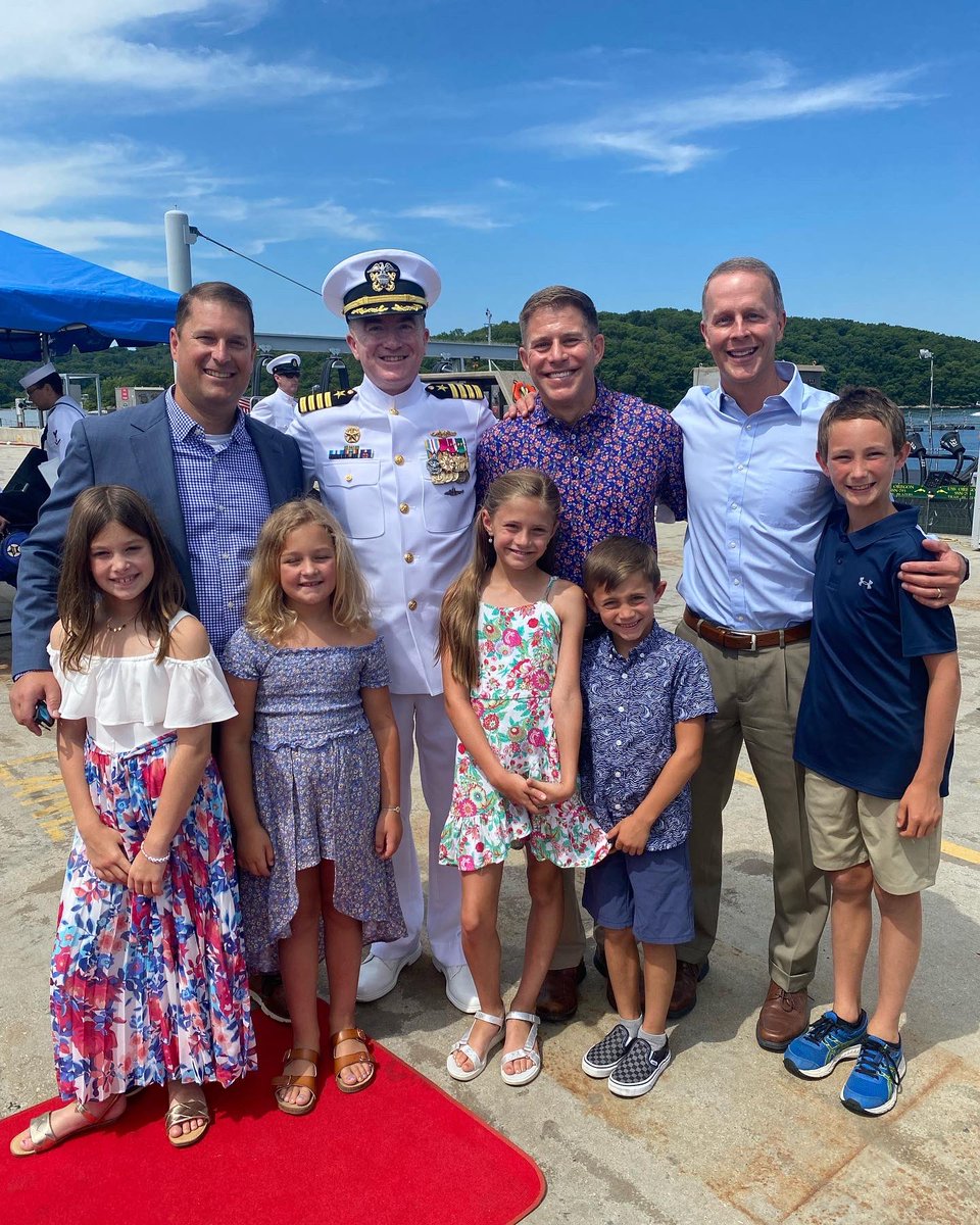 kevinrnowak's tweet photo. It’s not every day a buddy from h.s. takes over command of an entire sub squadron so we certainty made the trip up to Groton today for the Submarine Squadron 12 Change of Command. You can sleep easy knowing that Commodore O’Donnell has the watch! #submarine #XBHS #SUBRON12 https://t.co/Z6jAfGxJmv