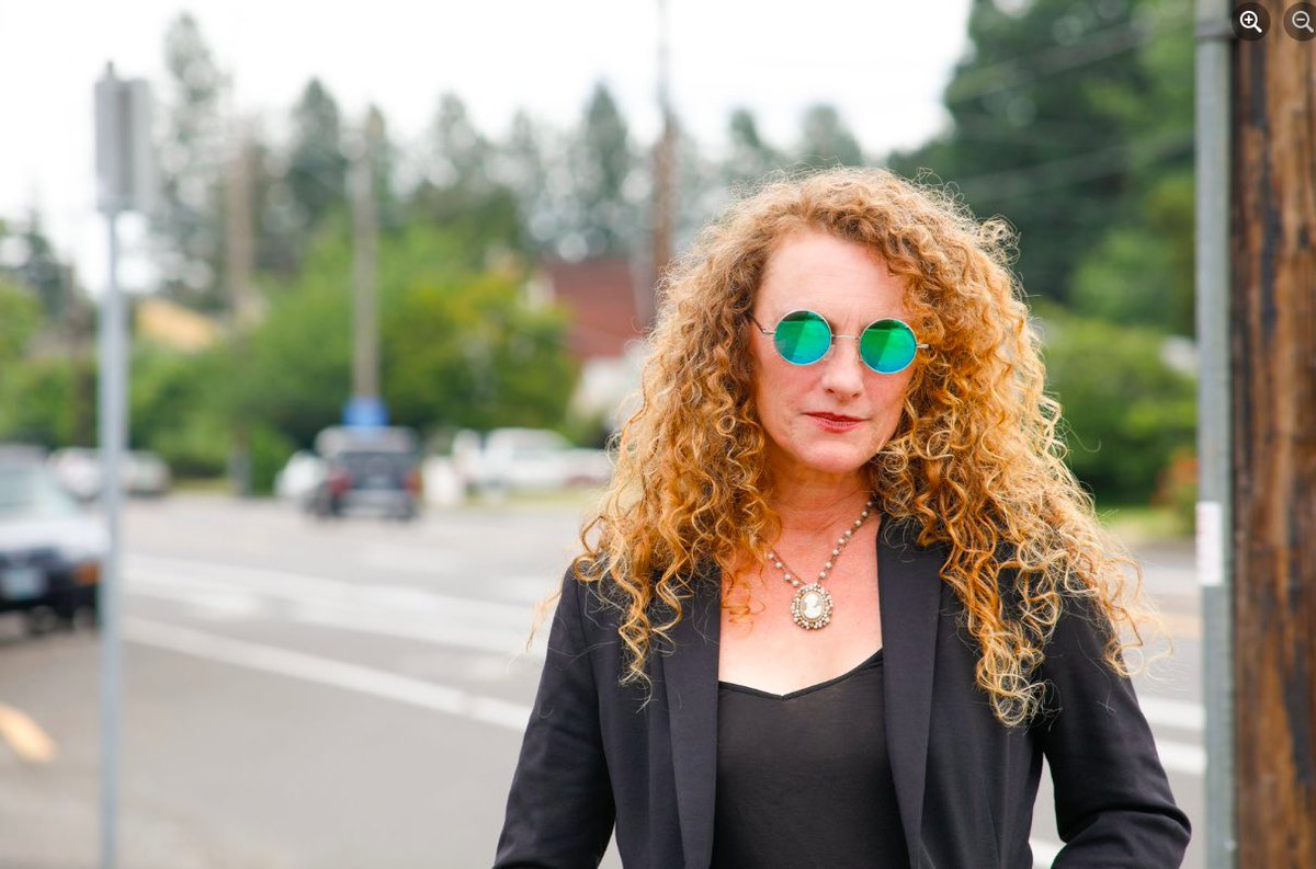 Sunday 2pm at the Book Pub join Lisa Loving for the basics of online research, writing tips, narrative structure and where to bring it. Tickets are 25$ and include a copy of Lisa’s book as well as a drink and some phenomenal shared appetizers. Link in bio for tickets!