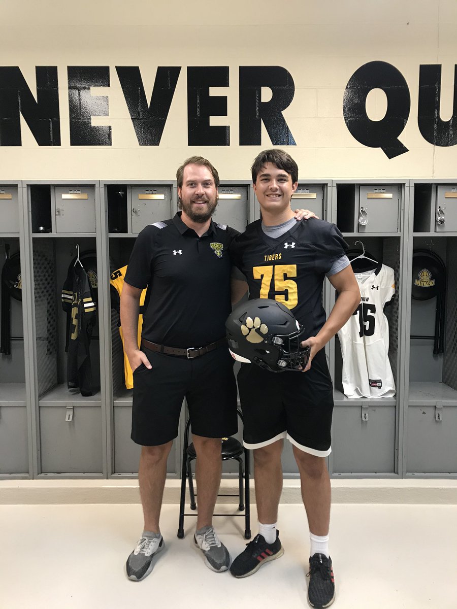 Had an amazing visit at DePauw today learning more about their great program. Thank you Coach Dietz <a href="/qbdietz/">Brett Dietz</a>  and Coach Espinosa <a href="/MasonEspinosa1/">Mason Espinosa</a>