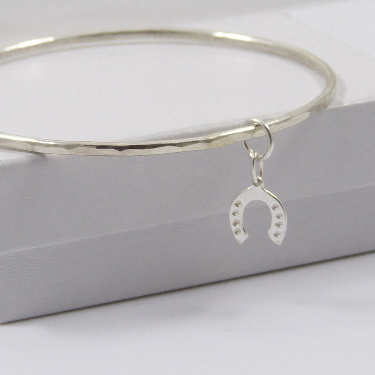 TheStrandline's tweet photo. Sterling Silver Horseshoe Bangle, Bangle Bracelet, SS Bangle, Sterling Silver Bangle, Hammered Bangle, Horseshoe Charm, Bridesmaid Gift https://t.co/C9w2wf0a1X #MHHSBD #UKGiftHour #Northumberland #UKGiftAM #shopindie #thestrandline #giftideas https://t.co/aXKXGyhxoW