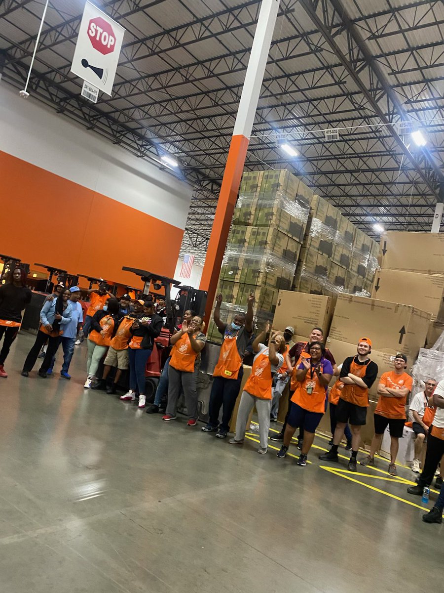 It literally went down to the last shot as Braydyn edged out Marcus &amp; Trey  in the 🏀 contest. #HoopsforHomer #HomerFund #LGCAMPUS #6777 #6705🤝🧡 <a href="/ChamleeSheila/">Sheila Chamlee</a> <a href="/THDJosef/">Josef Johnson</a>