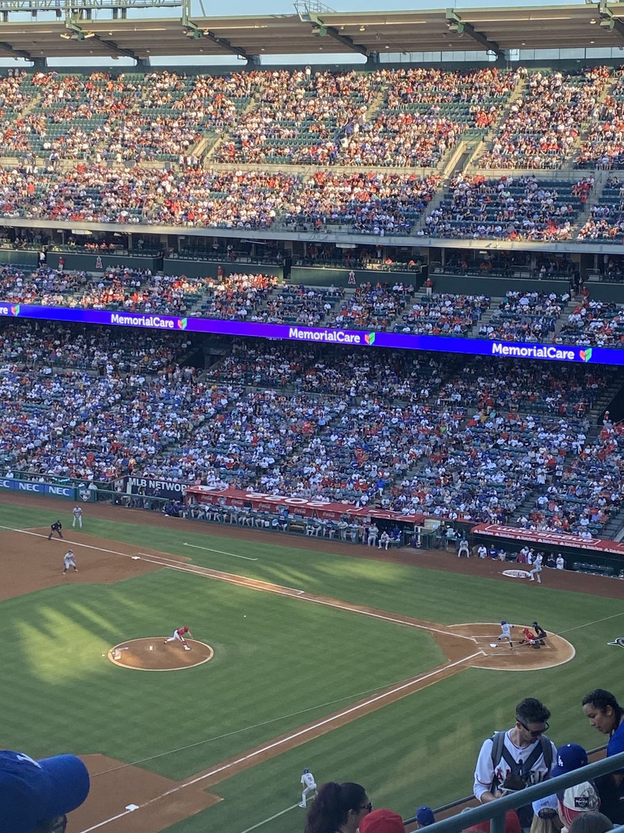 Lots of Dodgers and Angels fans ⚾️⚾️