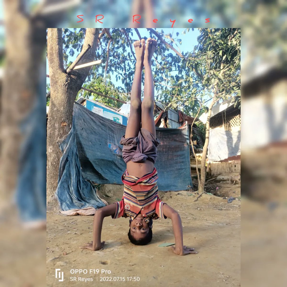 SRReyes22's tweet photo. A rohingya boy. It's an outstanding talent and he can stand with his head 35 minutes one time . 
Encourage all our children what they want to do and allow them to find their ways.
#rohingyarefugee 
#Rohingyayouthisourfuture 
#rohingyaphotography 
#rohingya_genocide
#Srreyes/Team https://t.co/XQuVrqRACI