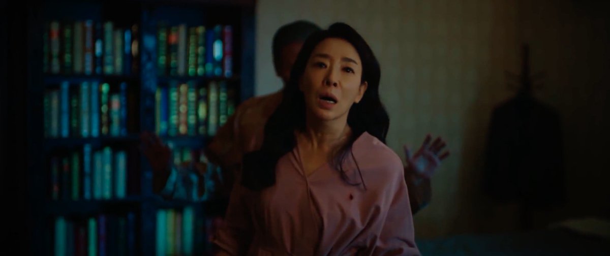 sumitgirl's tweet photo. okay so the one who escaped is the woman who approached soogwang now & the one who became mortal & the other twin who got shot is seulbi's real grandma, and yes they're diff person
#JinxedAtFirst
#JinxedAtFirstEp10 https://t.co/Z218ZsMWh6