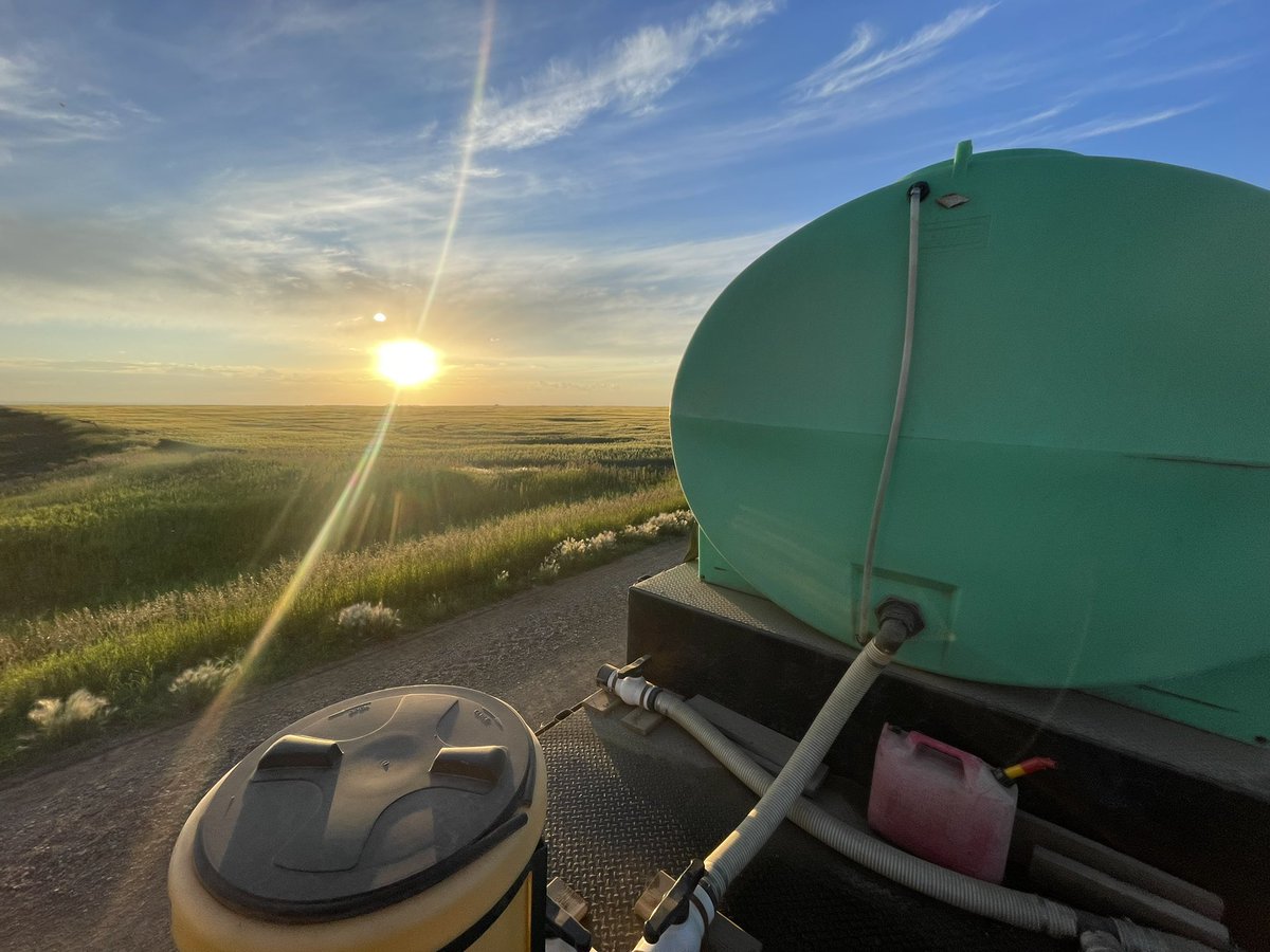 Mid day heat sucks I get it. But these evenings prior 2 an early spray morning are awesome!! Doesn’t get any better #farmlife #whenitsgotimego