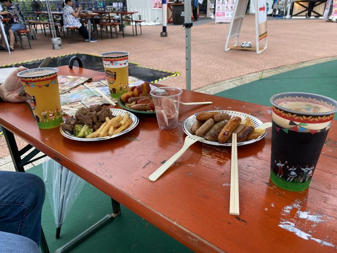 オクフェスで昼から酒キメるわよます 