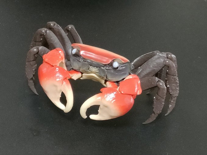 足の軸関節だけ接着してみた
大分安定して立てるようになったが根本のBJが重さで動いちゃうからここもバーニッシュしねえとダメだな 