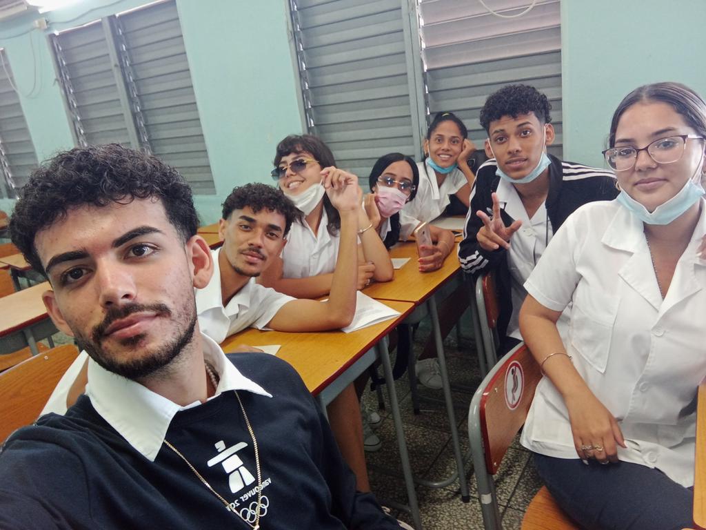 LoreVS06's tweet photo. #feujc_ucmmtz #feu_ucmmtz  #matancerosenvictoria #feu_fcmmtz
#CubaPorLaPaz
#Cuba#Matanzas
#Verano2022
Mi grupo🥰 https://t.co/m1kCYkATq2