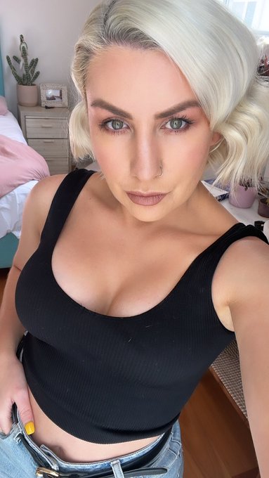 Hi 🤗 https://t.co/cJ7NeP33JE<a href="/tag/lingerie"class="tags"><span>#lingerie</span></a><a href="/tag/blonde"class="tags"><span>#blonde</span></a><a href="/tag/sheike"class="tags"><span>#sheike</span></a>