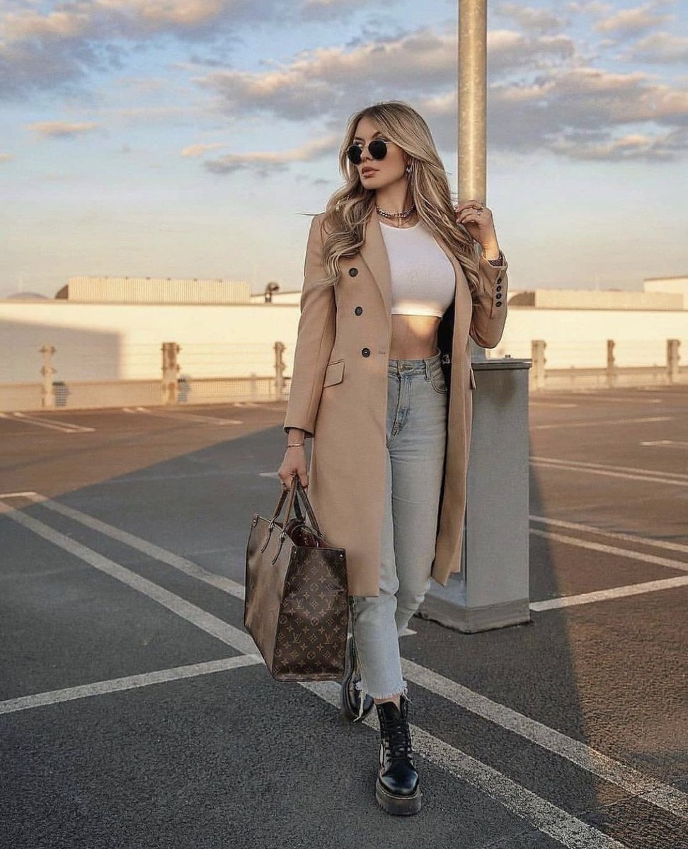 I’m online follow me I follow back 😘