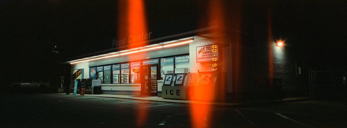 Kyohnam1's tweet photo. 35mm Panorama 🎞
shot on #cinestill800T #pentax67ii #45mm https://t.co/wXQ7DKGemQ