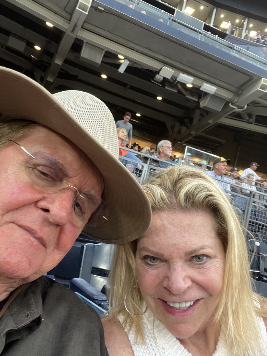 babshead's tweet photo. Go Padres!! https://t.co/Ei7K1tdksX