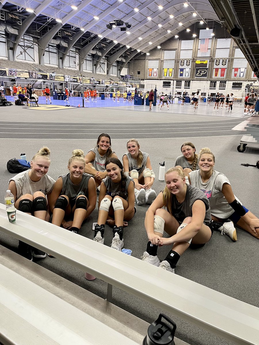 Lapel Volleyball tweet media