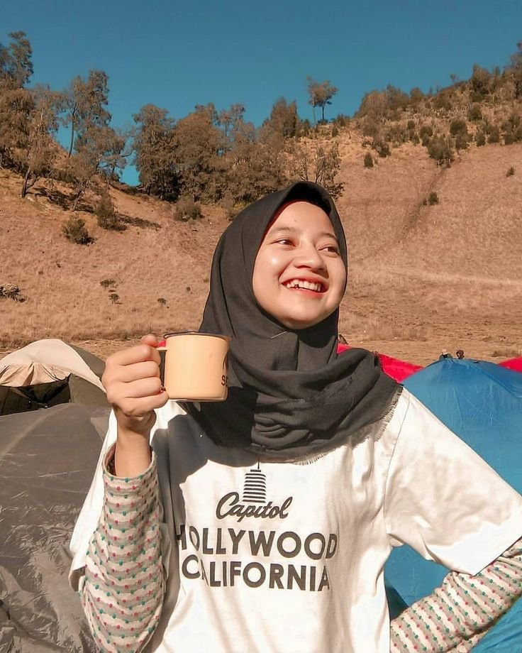 Pendaki yang handal bukanlah pendaki yang tidak pernah tersesat.
Akan tetapi pendaki yang handal adalah pendaki yang tahu apa yang harusnya dia lakukan ketika tersesat.

Selamat pagi pemirsa, yuk sruput dulu kopinya