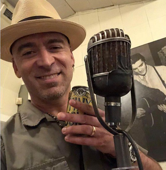 Happy 51 birthday to the amazing Live vocalist Ed Kowalczyk! 