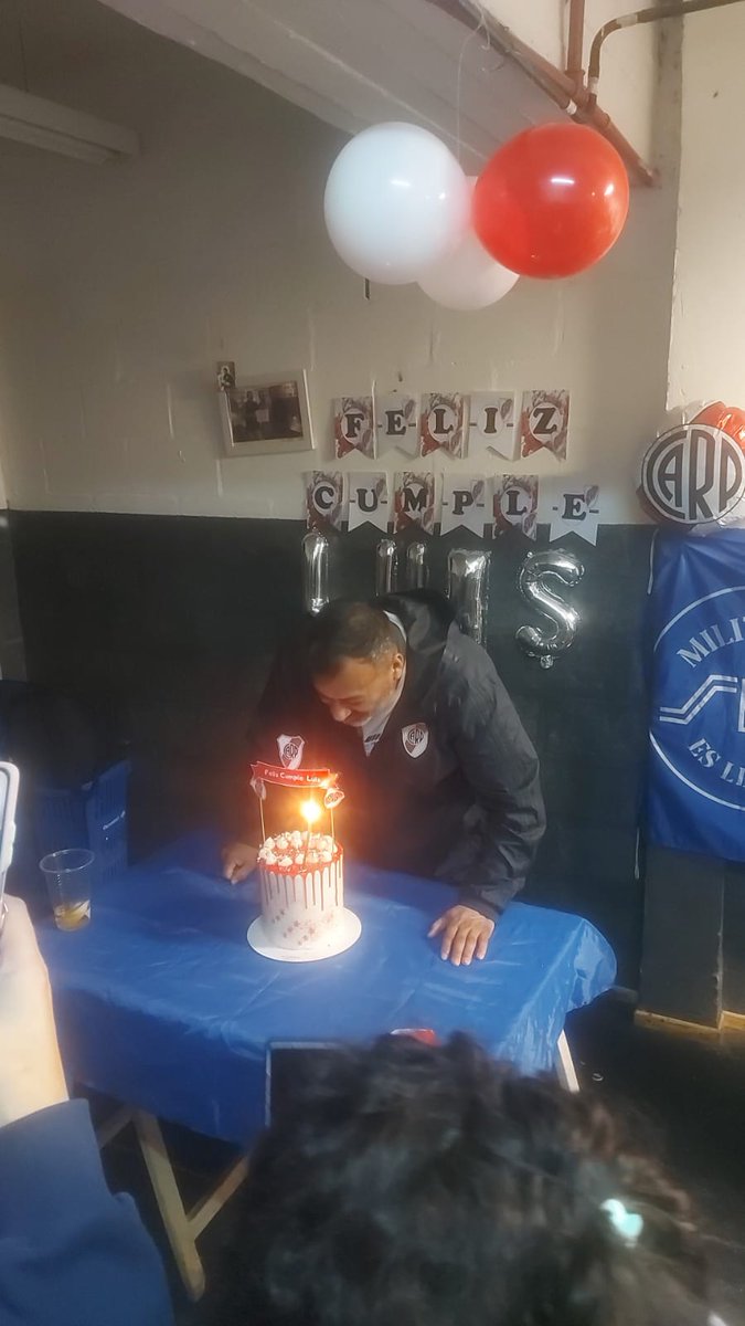 Feliz cumple amigo, compadre y cro!!!
Lealtad siempre con vos...
Que dios te bendiga, por que sos una gran persona conta conmigo en las buenas y en las malas mucho más...