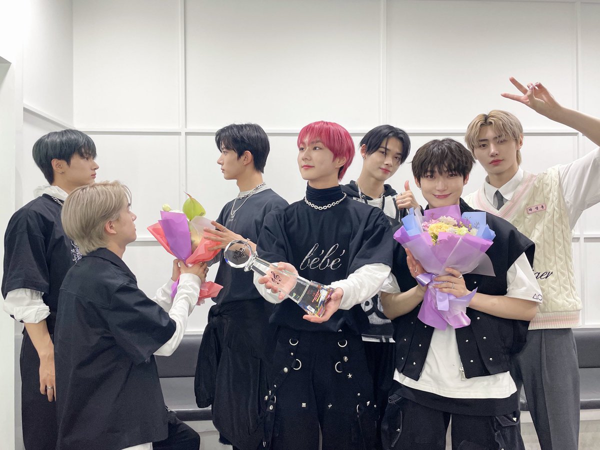 i43YUNK1's tweet photo. finally, 3rd win of Future Perfect with the complete OT7 !! congrats, my hardworking boys 💗
ENHYPEN ELEVENTH WIN
#ENHYPEN11thWin #FuturePerfect3rdWin #ENHYPEN  @ENHYPEN_members @ENHYPEN https://t.co/B1oVL7TJMB