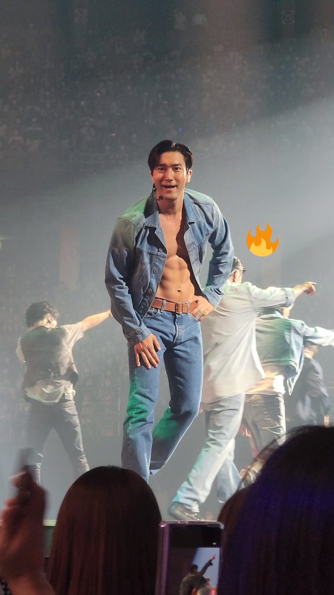 It was too hot 🥵
#SUPERJUNIOR #SIWON #SUPERSHOW9 #SS9inSeoul #슈퍼주니어 #시원