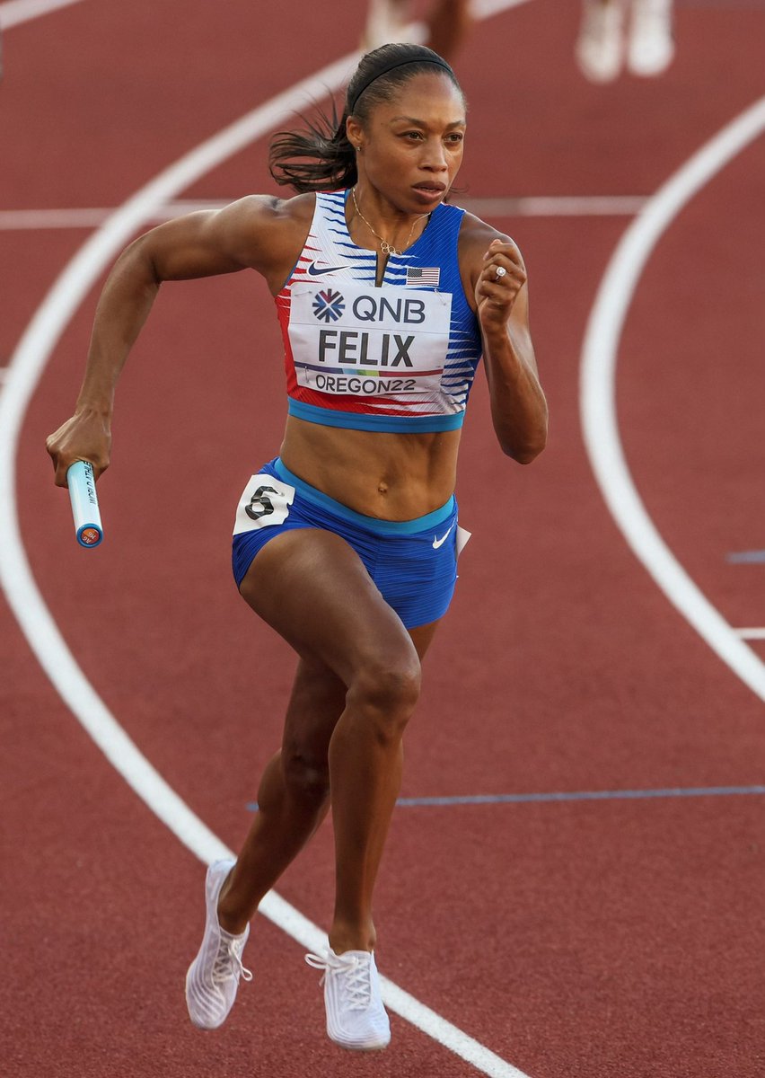 ChrisChavez's tweet photo. 🐐 @allysonfelix closes out her professional track career with her 19th career World Championship medal as Team USA 🇺🇸 and earns a bronze medal in the mixed 4x400m relay at @WCHoregon22 

#WCHOregon22 https://t.co/5PsbrWS2zl