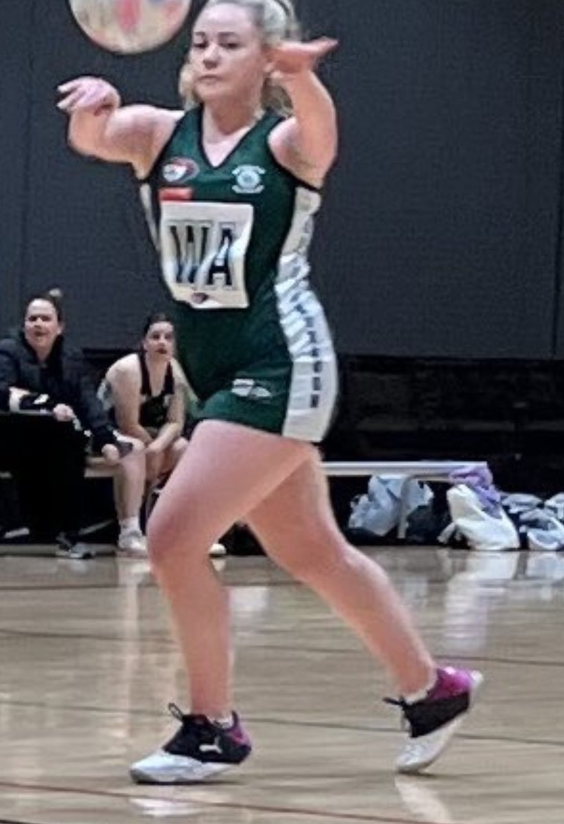 BLT_86's tweet photo. @conciergemaree @georgia_brander @simonemonique28 #puma #pumanetball #sponsored #netfit #3feet #aldilizwatson #ChromaticaBall https://t.co/b7l2V2DBr7