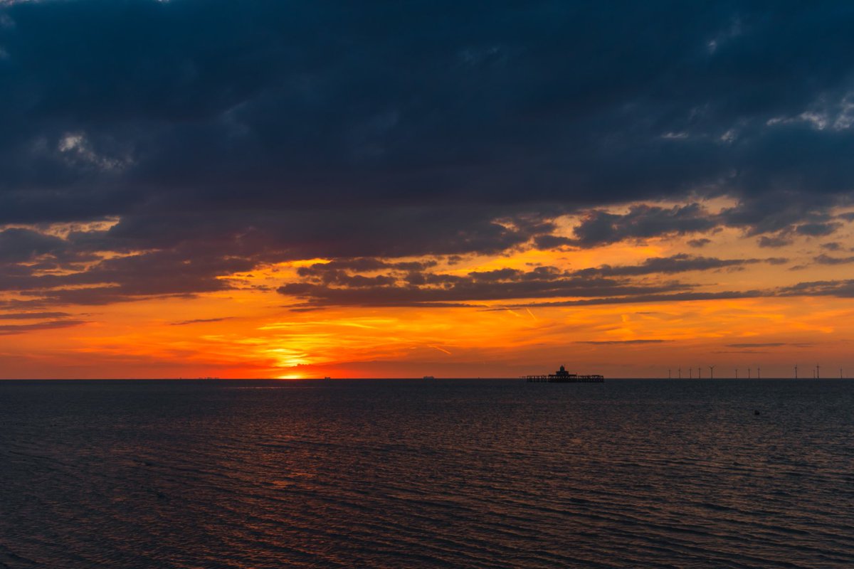 CosterJohn's tweet photo. Sunset’s can trigger moments of thoughtfulness that help to provide clarity and purpose.
#sunset #sunsets #landscape #seascape #skyscape #sunrisesunsetphotography #naturephotography #sunsetmoments #thoughfulness #mindfulness #physicalwellbeing #mentalwellbeing #dailyexersice https://t.co/08jOXsmKh4