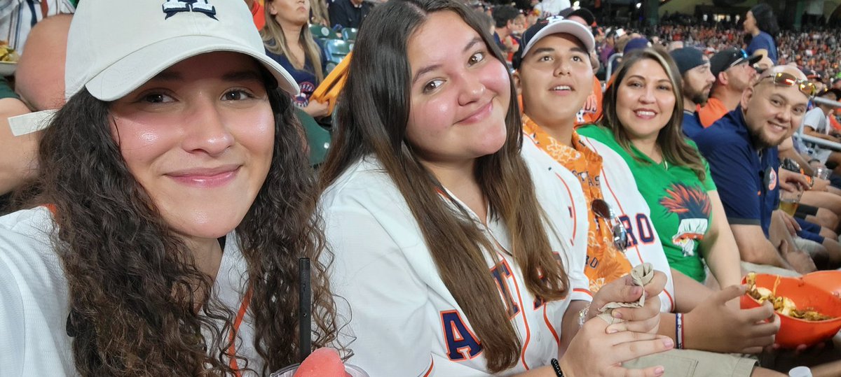 mramirez727's tweet photo. A Night in Houston #astros #AstrosvAs #levelup #Familyvacay https://t.co/L8vcoITNBo