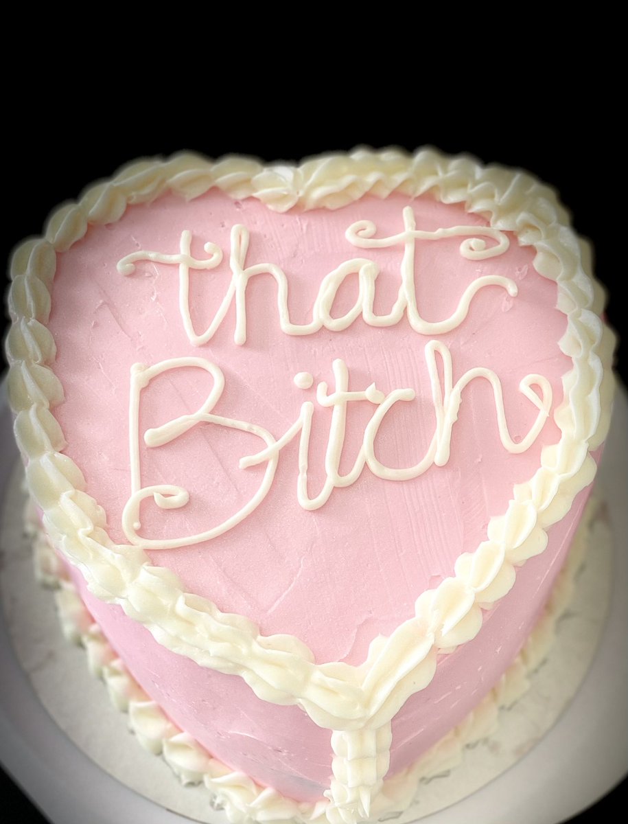 Letitbelicious's tweet photo. Letitbelicious 🎂👩🏽‍🍳💗✨#cakes #cakedecoraing #desserts #sweets #vanilla #lemon #strawberry #chocolate #cookiesanscream #redvelvet https://t.co/nLoMTCIjI3