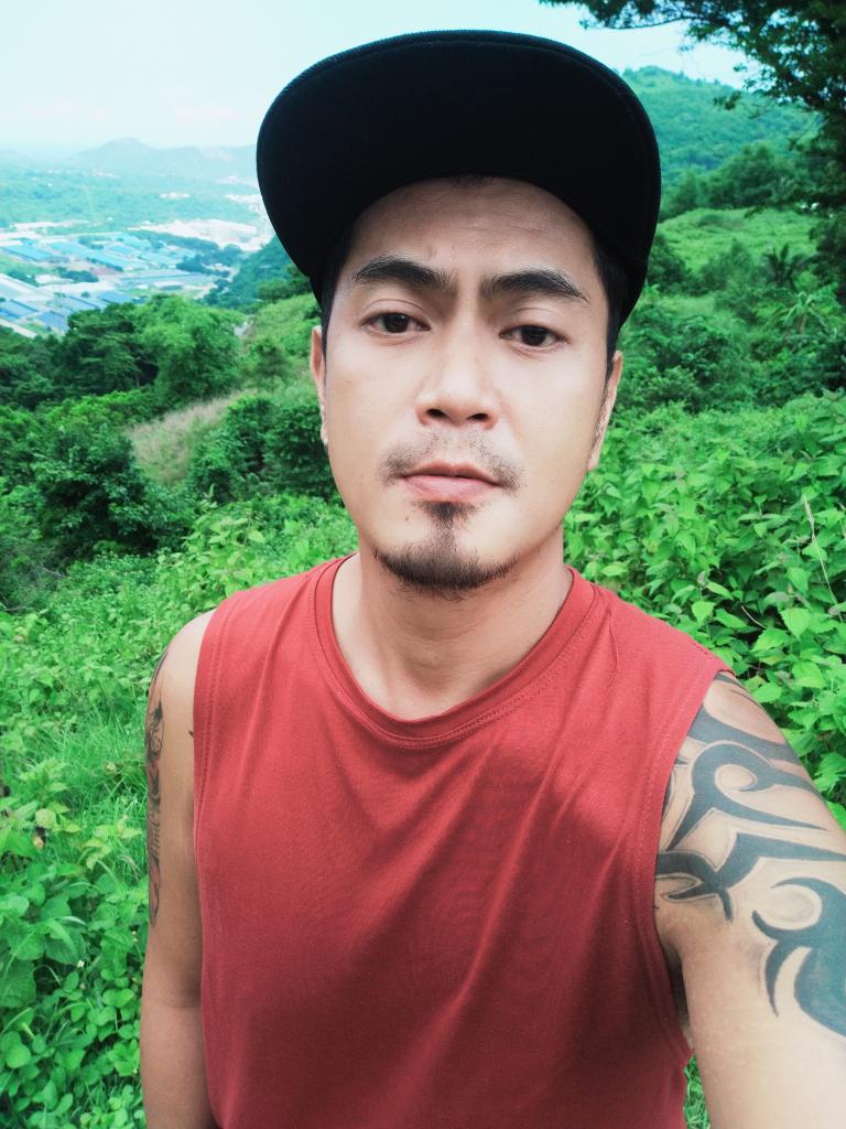 EvilFox88's tweet photo. Namumukadkad😂
Ang kumontra, pangit!!!✌️😂😅 https://t.co/TbpyJKIuJr