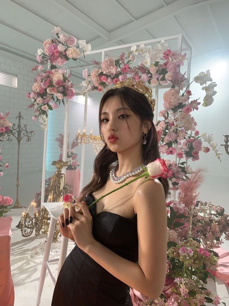 misodrix's tweet image. ͏͏
͏͏         
͏͏         
͏͏          pretty like the flowers.
      
͏͏
͏͏