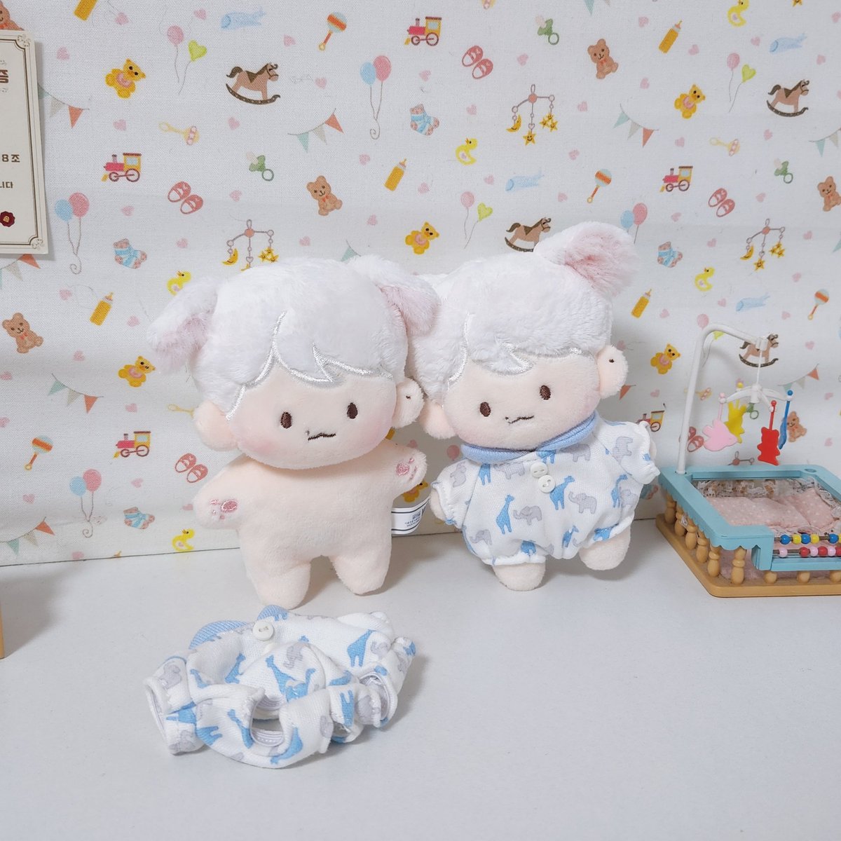 멈무 이뇨속들 망~충'ㅅ'하게 생겨서 옷이나 제대로 입을런지 걱정했는데 요리발라당 조리발라당하면서 혼자서 옷도 잘 입네요^ㅅ^ 예쁜인형 감사합니다🫶🏻
#우리집강아지_멈무혀니