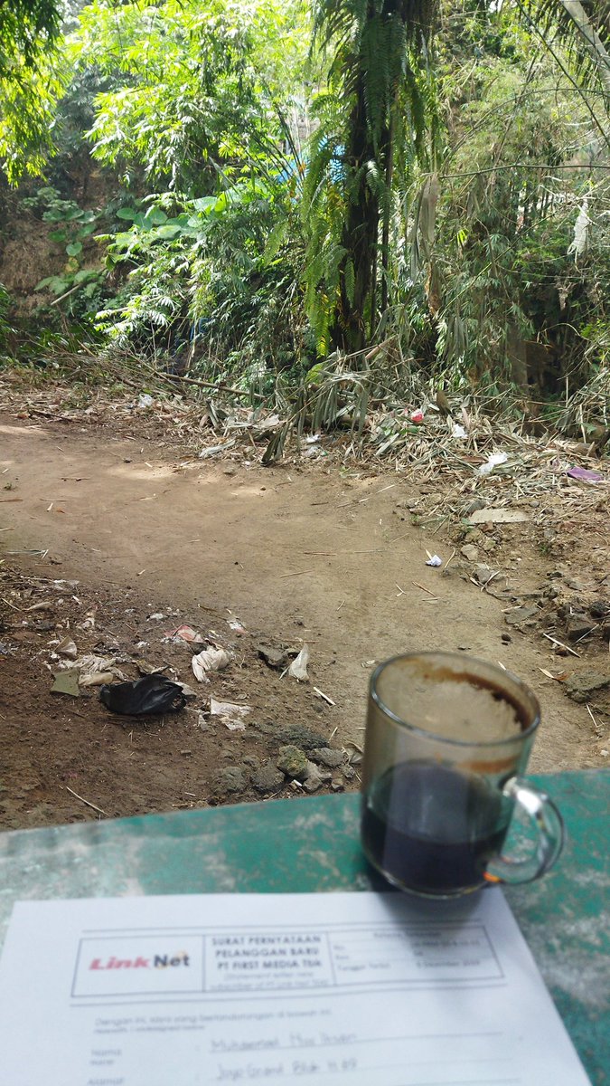 WifimalangFM's tweet photo. Healing nya mimin yaa gini aja sih.. 
Ngopi + liat ijo ijo
kalo @yusufgunawan @cak_sugenk @ipoksamidub @infomalang gimana nih pagi nya 😁😁🤝🤝

#ngipokigap #MalaysiaMasters2022 #firstmedia #firstmediamalang #wifimalang #wifimurah #wifimurahmalang https://t.co/5KT6RCPpy7