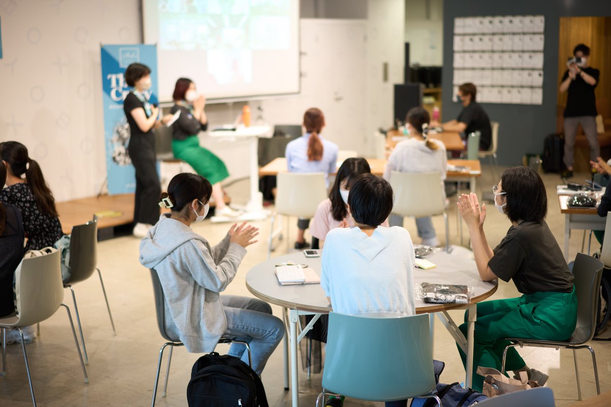 Amelias_Today's tweet image. 今日はいよいよAmelias高校生プログラム、起業チャレンジ初日！オンラインでアイデア出しの方法や起業家精神について学んだ高校生が、週末48時間をかけて起業にチャレンジ✈️✨
Think crazy！いざ、夢中をカタチに💙
チャレンジは国内外の女性起業家をはじめ地域のリーダーたちがサポートします🕊