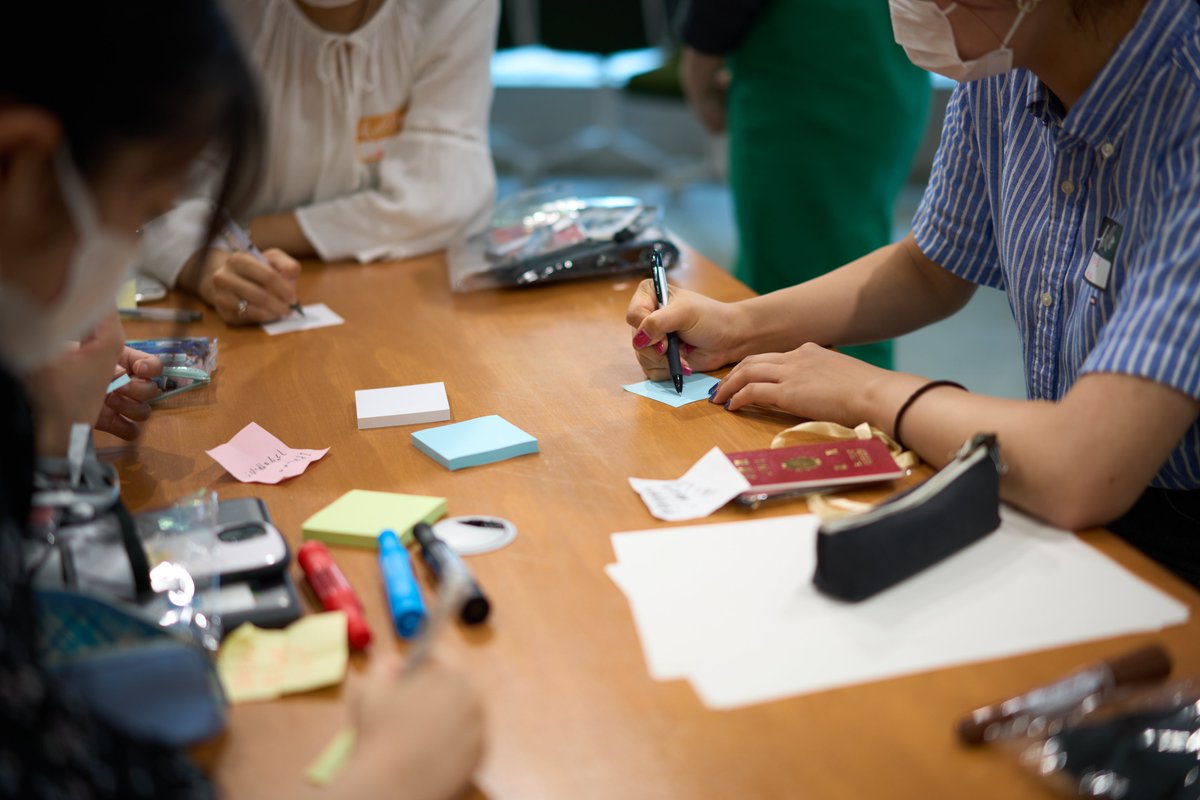 Amelias_Today's tweet image. 今日はいよいよAmelias高校生プログラム、起業チャレンジ初日！オンラインでアイデア出しの方法や起業家精神について学んだ高校生が、週末48時間をかけて起業にチャレンジ✈️✨
Think crazy！いざ、夢中をカタチに💙
チャレンジは国内外の女性起業家をはじめ地域のリーダーたちがサポートします🕊