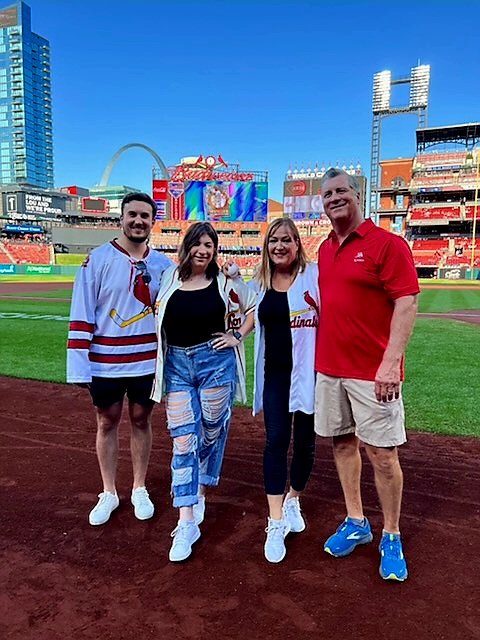 RandiNaughton's tweet photo. My sincere thanks to @Cardinals for hosting me and my family tonight.
Throwing 1st pitch was a memory of a lifetime!
I'm pretty sure @Packy_8
was jazzed too. 😄
(Yes, it was a strike)
💅
#STLCards
@FOX2now https://t.co/5VcicMupcY