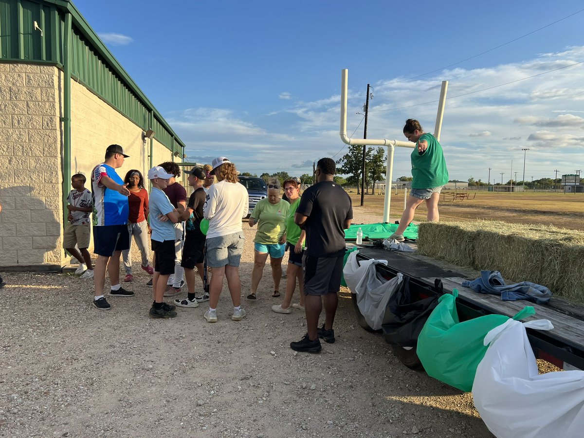 Team work makes the dream work! We had a great time decorating the float.
