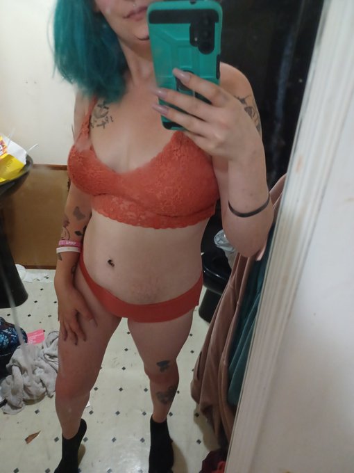 $end and I'll take it off for you 😉  #sellingcontent https://t.co/iKAq3R9sf7<a href="/tag/sellingcontent"class="tags">#sellingcontent</a>