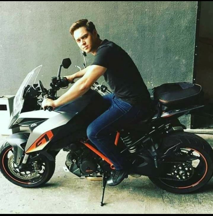 <a href="/LizQuenBoosters/">LizQuen Boosters</a> Oh my gosh how i wish to be there 😭 <a href="/itsenriquegil/">Enrique Gil</a> 
#QuenBoostUpWithBlue