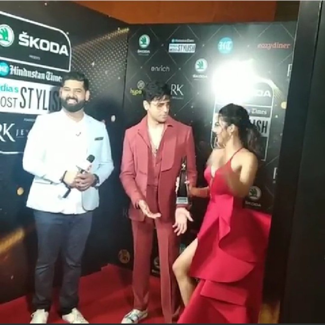 prernarathi9's tweet photo. The #SidharthMalhotra's night 😍congratulation sid ❤️ for the award .......and many more comes .... 😘#Sidkriti #KritiSanon #rashmikamandana #SidKiara https://t.co/XLJVp7hCEb
