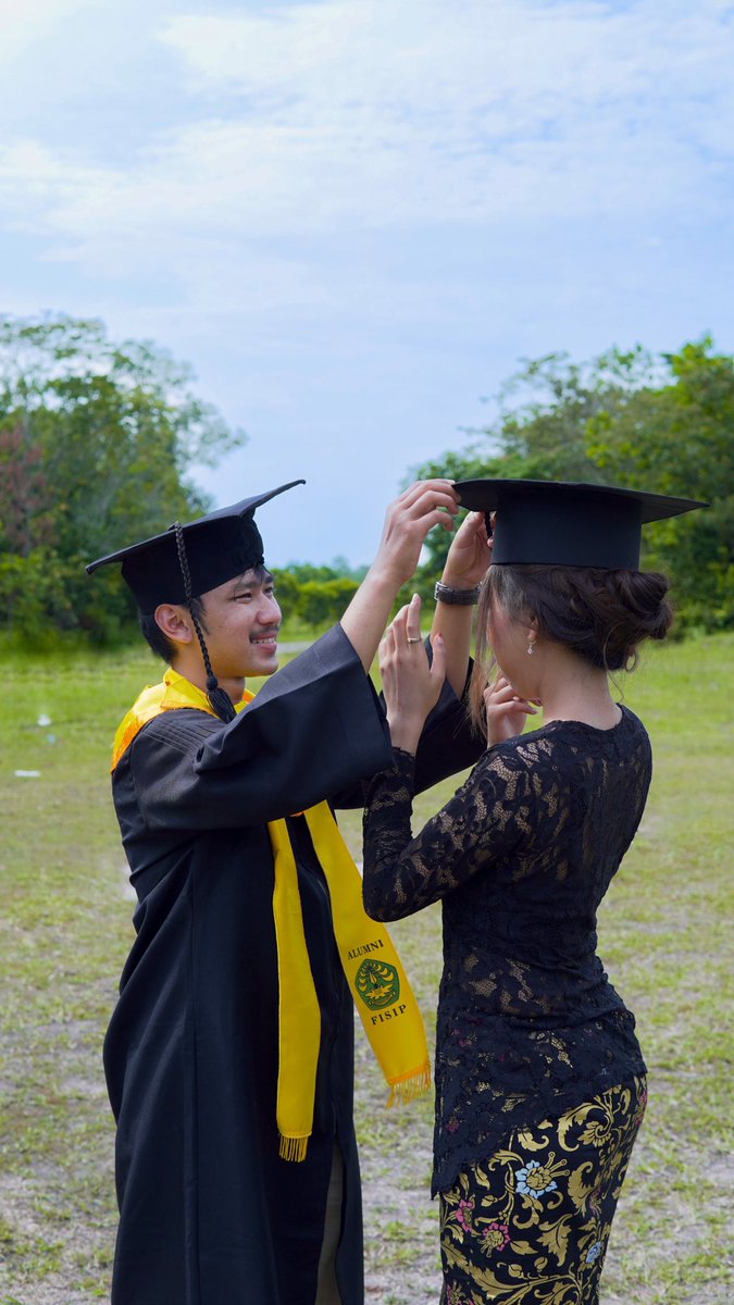 Males___'s tweet image. Twitter please do ur magic. 

Buat temen2 area pekanbaru yg mau foto wisuda outdoor dengan harga mahasiswa bisa kontak aku yaa.
Durasi foto 1 jam 
Include 
- limited photoshoot
- all file on google drive
- 10 edited photos 

*terima jasa foto lainnya juga.
