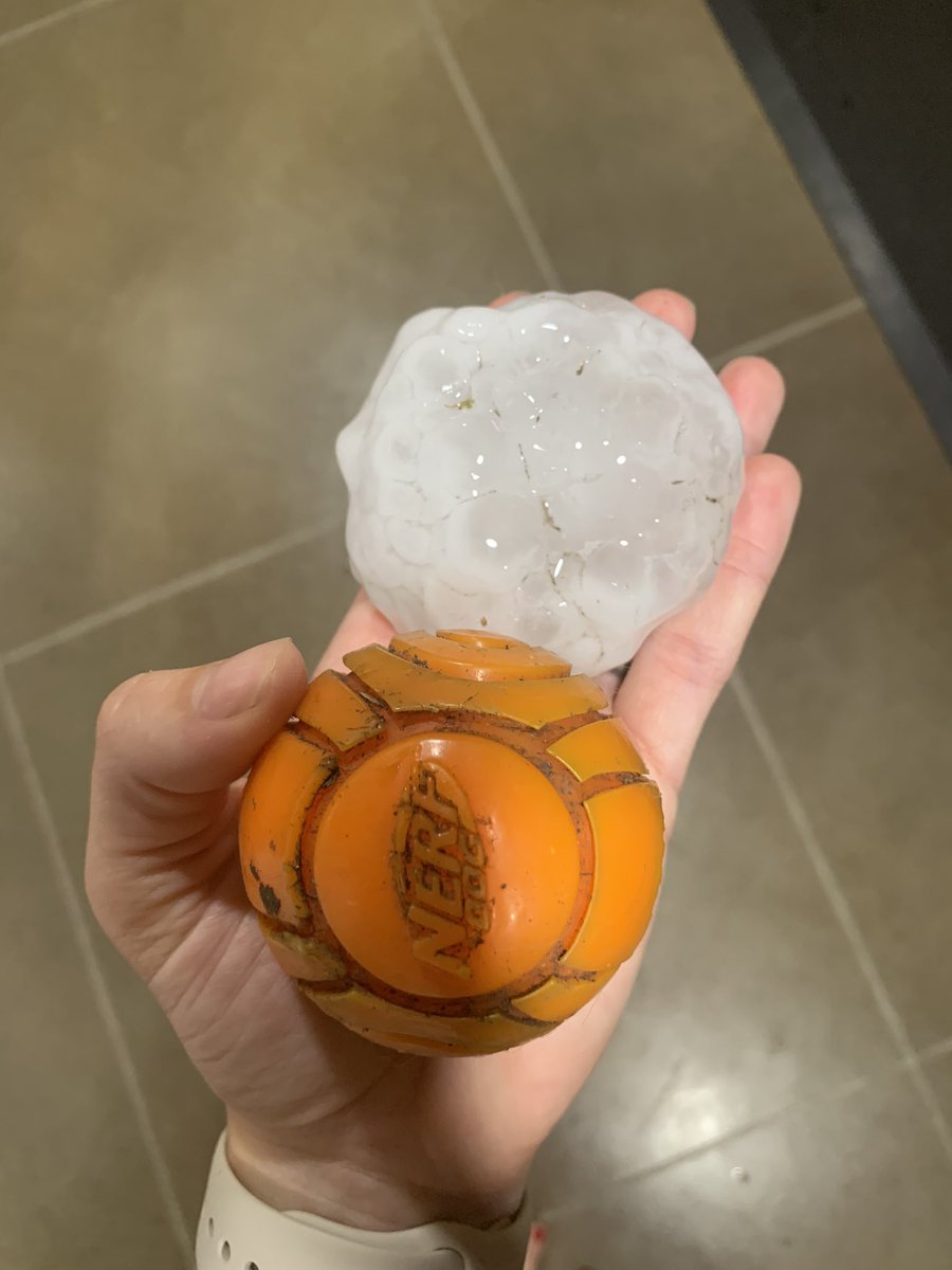 SaraHanson03's tweet image. Wild SK storm tonight near Avonhurst, SK. Heavy rain, strong winds and some huge hail 😢 #skstorm #hail @weathernetwork