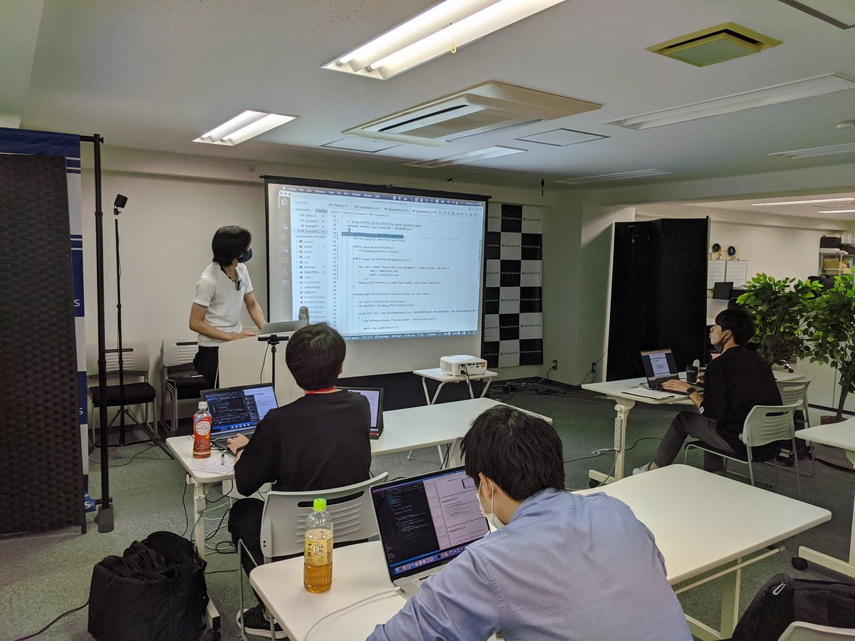 vracademyjp's tweet image. VRエキスパートコースの後半で、フリーランスとして様々なエンタメ企業で活躍されているTanaka様(@tk_3118)に起こし頂きましました。
UnityアプリからUniTaskを利用してサーバーと通信する具体的な実装方法を学びました！

#VRアカデミー #Unity #UniTask