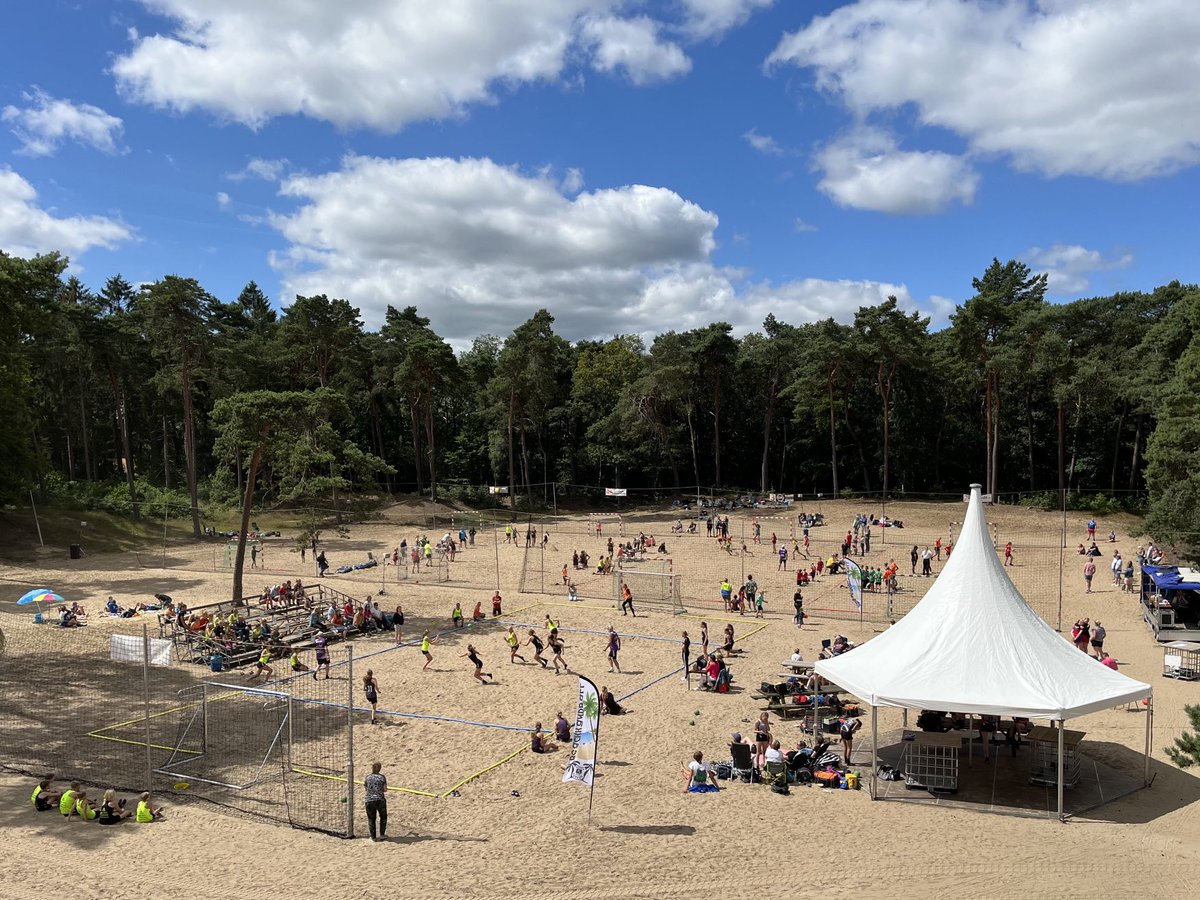 Het Unitas beachhandbal toernooi is weer in volle gang, kom je ook even langs?😀👍