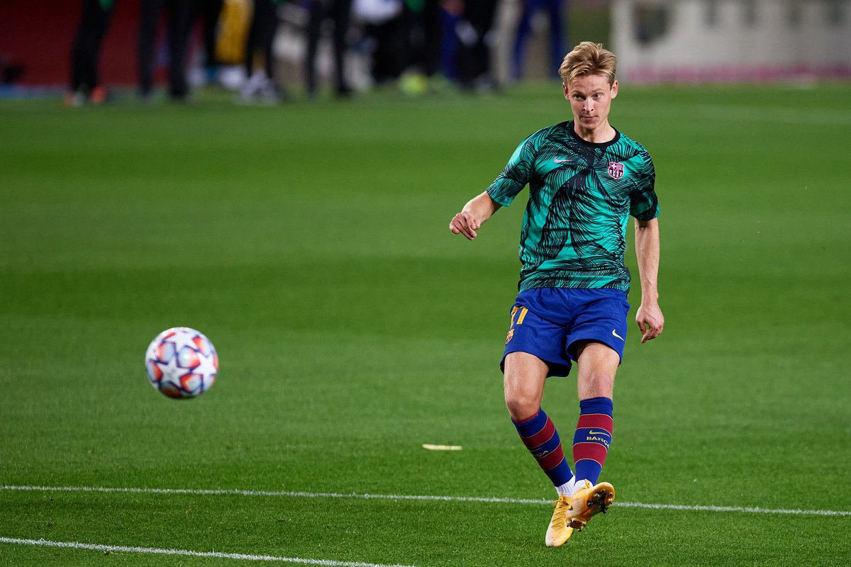 Official. Frenkie de Jong is included in the squad of Barcelona's pre-season tour in US. 🚨🛩🇳🇱 #FCB

Still no changes: no agreement on player side with Manchester United, no intention to leave as things stand. The clubs have agreed €75m fee plus €10m in add-ons.