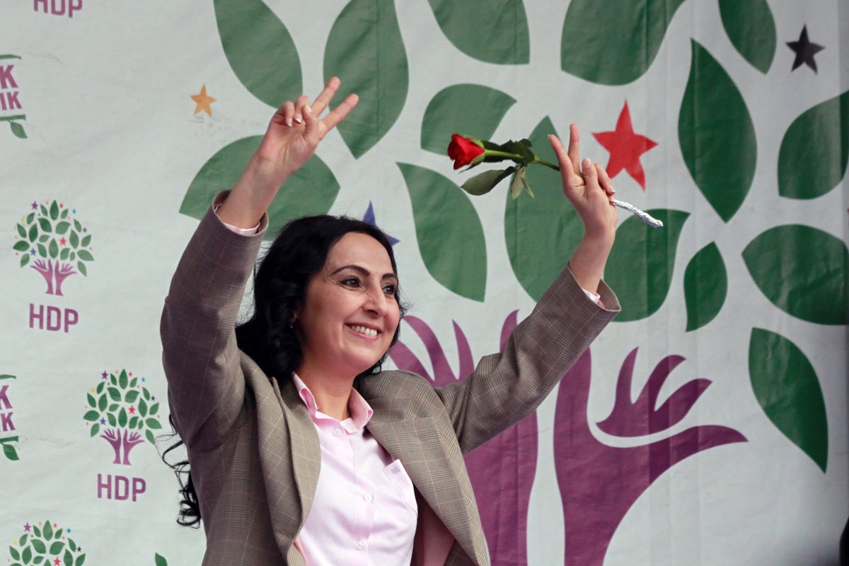 DEMGenelMerkezi's tweet photo. AYM, önceki dönem Eş Genel Başkanımız Figen Yüksekdağ’ın dokunulmazlığının kaldırılarak vekilliğinin düşürülmesini “seçilme hakkı ihlali” olarak değerlendirdi. Yüksekdağ ve tüm seçilmişlerimizin gasp edilen hak ve özgürlüklerine kavuşması için adalet mücadelemizi yükselteceğiz. https://t.co/3cz271GZaa