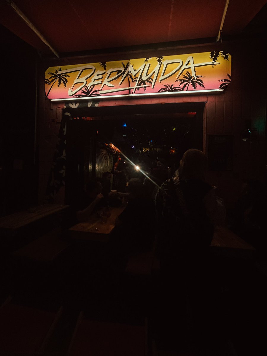 blogcomfortzone's tweet photo. Auf der Reeperbahn, Hamburg #hamburg #travel #travelphotography https://t.co/nabH4HSOyJ