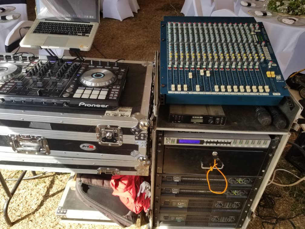 events_kool's tweet photo. Honored to providing our professional services at @Snduhukire giveaway taking place today 🤝🤝🤝 https://t.co/crFf38LJOw