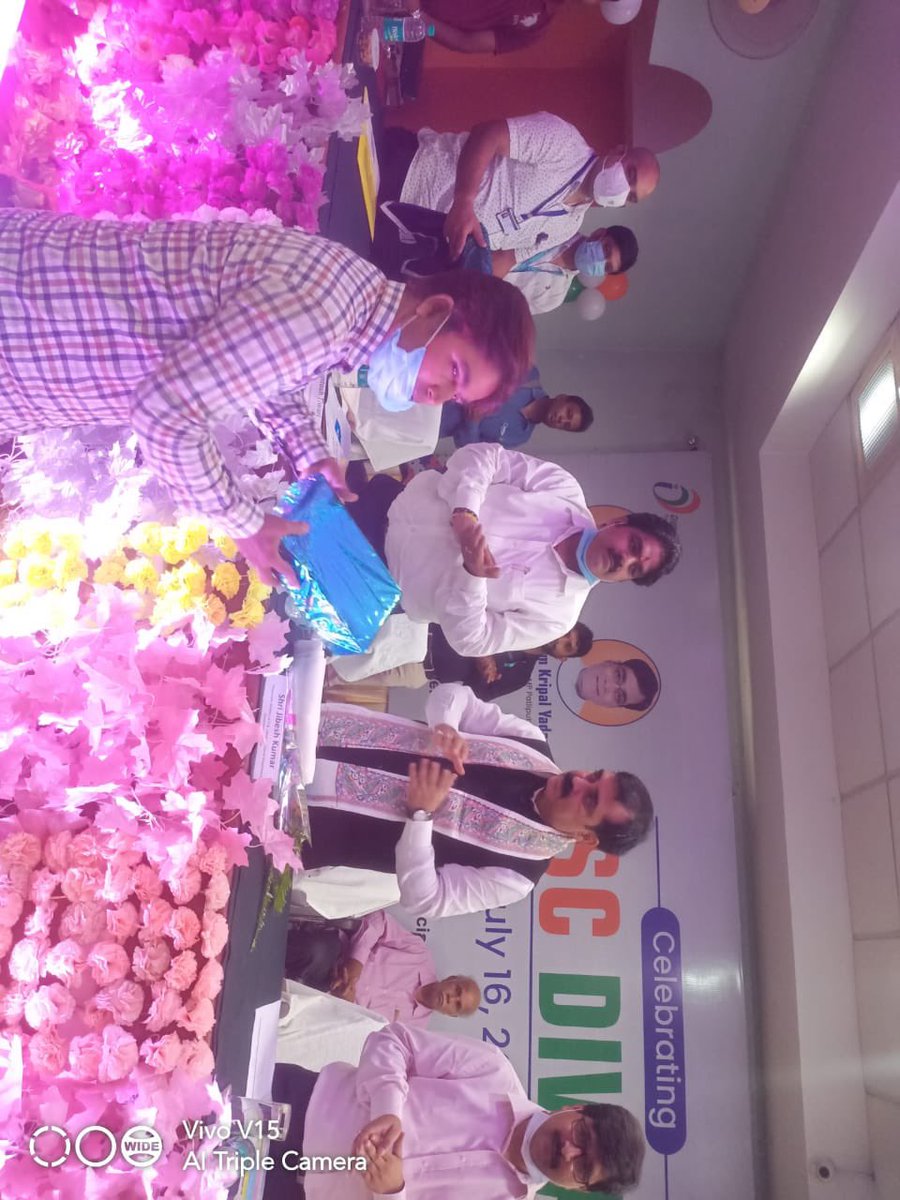 BiharCsc's tweet photo. सीएससी स्थापना दिवस पर पटना में माननीय श्रम एवं सूचना प्रोधोगिकी मंत्री बिहार सरकार उद्घाटनकर्ता और मुख्य अतिथि जीवेश कुमार की उपस्थिति में ३०० के संख्या में वीएलई की उपस्थिति में कार्यशाला आयोजित की गयी ।जिसमें अच्छे उत्कृष्ट वीएलई जिनका काम सराहनीय रहा उन्हें सम्मानित किया गया। https://t.co/LbzFfhzXJH