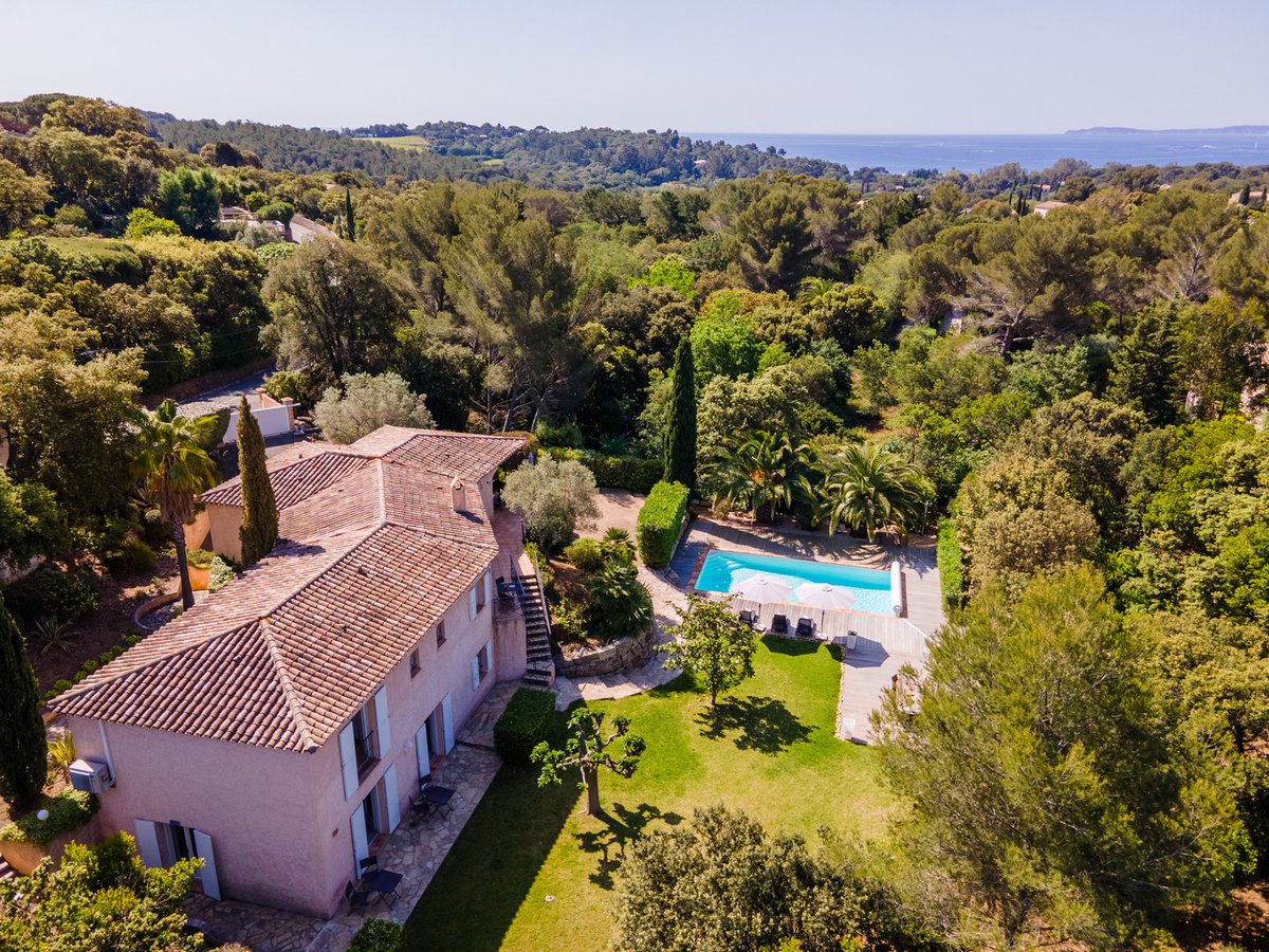 CotedAzurVillas's tweet photo. Villa Medea | La Croix Valmer
✔️ Full of charm family villa set in a peaceful garden
✔️ 5 bedrooms | 4 bathrooms
✔️ Large pool with pool house
✔️ 5-minute drive to the beach

https://t.co/lSItPEhic8

#cotedazurvillas #sainttropez #lacroixvalmer #holidays #rental #pool #beach https://t.co/y8d9aUFmNt