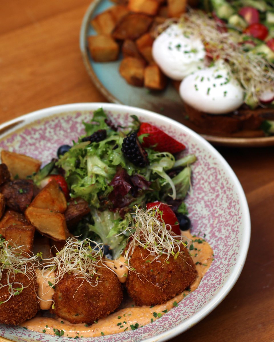 Who's hungry for brunch? Make your way down to Lot Six and join us  Saturday and Sunday after 11am.

📸 by liam__oreilly

#halifaxbrunch #bottomlessmimosas #bestbrunch #cocktailbar #downtownhalifax #dinelocal #patioseason